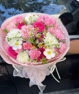 Bó Hoa Hồng Hồng Phối Cẩm Chướng Và Cúc Trắng