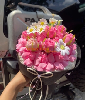 Bó Hoa Sáp Hồng Đậm Phối Hoa Trắng Dáng Tròn