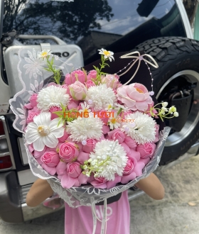 Bó Hoa Sáp Hồng Phối Hoa Trắng Viền Ren