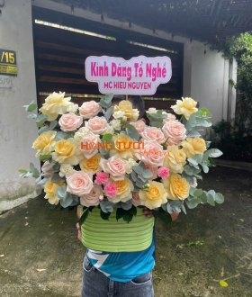 Giỏ Hoa Hồng Tươi Hồng Phấn Phối Vàng Kem