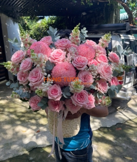 Giỏ Hoa Hồng Phấn Phối Cúc Mẫu Đơn Hồng