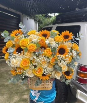 Giỏ Hoa Hướng Dương Cam Phối Hồng Vàng