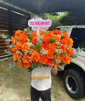Giỏ Hoa Tươi Hồng Cam Phối Hoa Trắng