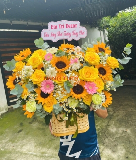 Giỏ Hoa Tươi Hướng Dương Phối Hồng Vàng Và Đồng Tiền