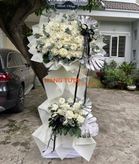 Kệ Hoa Chia Buồn Trắng Hai Tầng Phối Nơ Đen