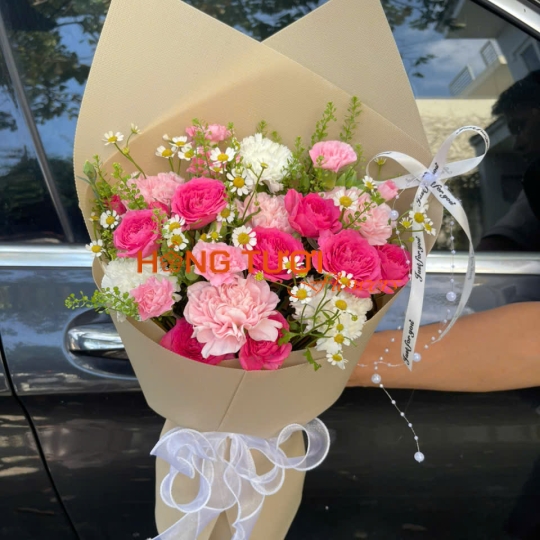Bó Hoa Hồng Chùm Hồng Đậm Phối Cẩm Chướng Giấy Be