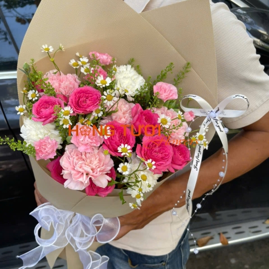 Bó Hoa Hồng Chùm Hồng Đậm Phối Cẩm Chướng Giấy Be