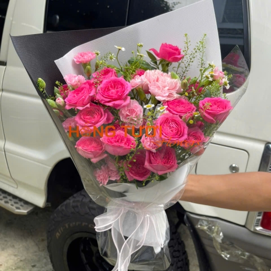 Bó Hoa Hồng Chùm Hồng Đậm Phối Cẩm Chướng Hồng