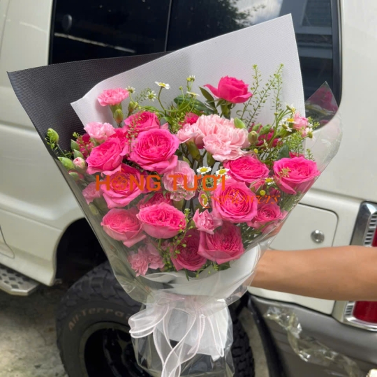 Bó Hoa Hồng Chùm Hồng Đậm Phối Cẩm Chướng Hồng