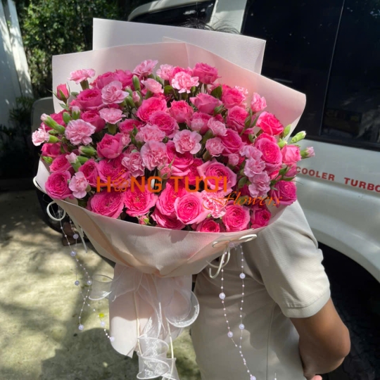 Bó Hoa Hồng Chùm Hồng Đậm Phối Cẩm Chướng Hồng Phấn