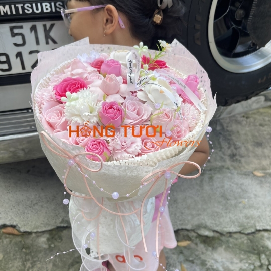 Bó Hoa Sáp Hồng Hai Tone Phối Hoa Trắng