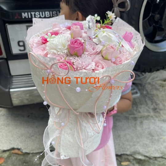 Bó Hoa Sáp Hồng Hai Tone Phối Hoa Trắng