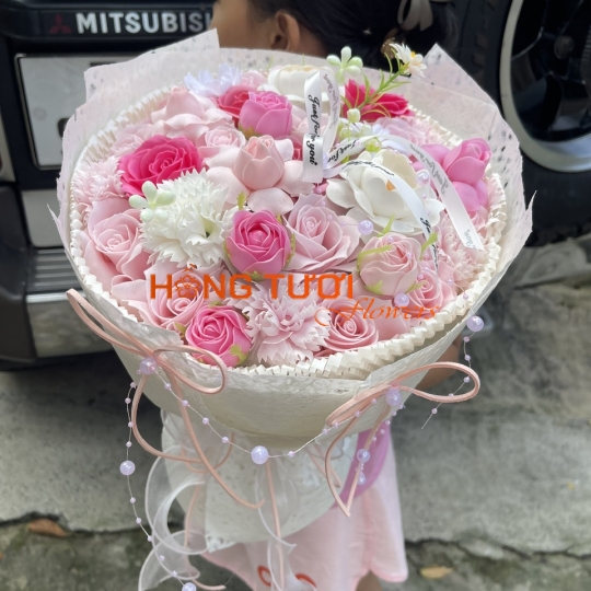 Bó Hoa Sáp Hồng Hai Tone Phối Hoa Trắng