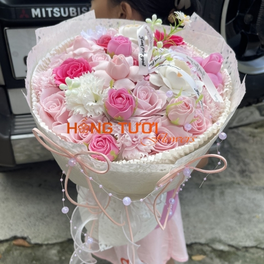 Bó Hoa Sáp Hồng Hai Tone Phối Hoa Trắng