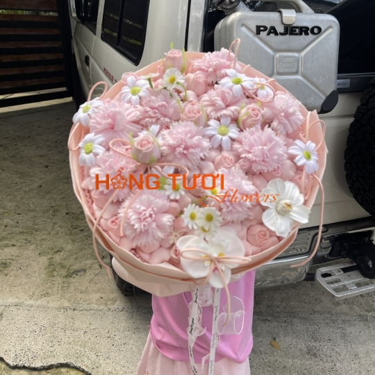 Bó Hoa Sáp Hồng Pastel Phối Hoa Cúc Trắng