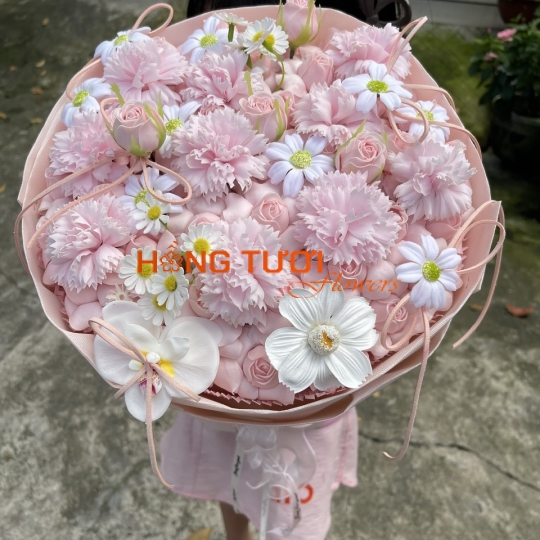 Bó Hoa Sáp Hồng Pastel Phối Hoa Cúc Trắng