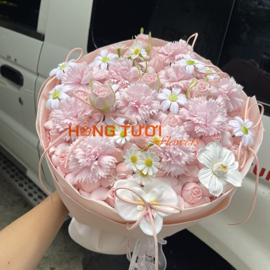 Bó Hoa Sáp Hồng Pastel Phối Hoa Cúc Trắng