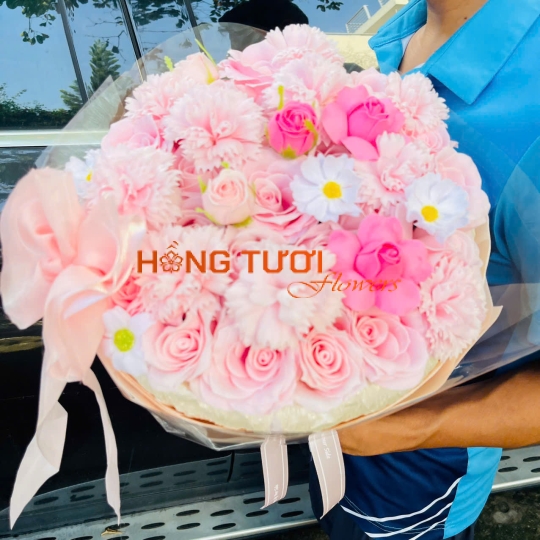 Bó Hoa Sáp Hồng Pastel Phối Hoa Trắng Dáng Tròn