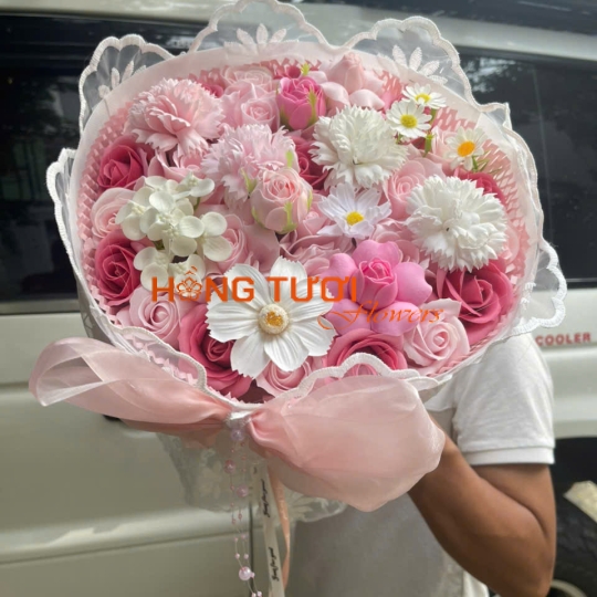 Bó Hoa Sáp Hồng Phấn Phối Hoa Trắng Nơ Voan