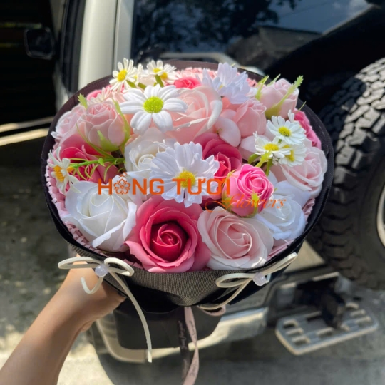 Bó Hoa Sáp Hồng Trắng Phối Hoa Cúc Dáng Tròn