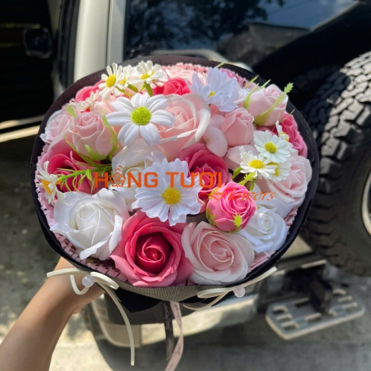 Bó Hoa Sáp Hồng Trắng Phối Hoa Cúc Dáng Tròn
