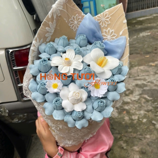 Bó Hoa Sáp Xanh Pastel Phối Trắng Gói Giấy Kraft