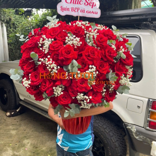 Giỏ Hoa Hồng Đỏ Phối Baby Trắng Cỡ Lớn
