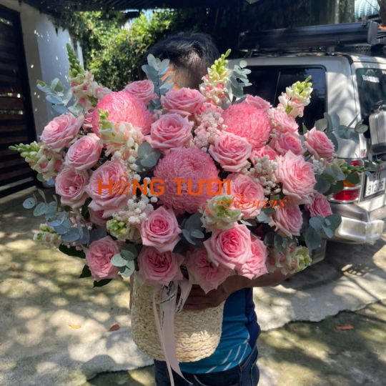 Giỏ Hoa Hồng Phấn Phối Cúc Mẫu Đơn Hồng