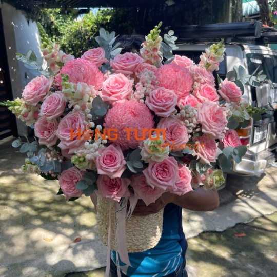 Giỏ Hoa Hồng Phấn Phối Cúc Mẫu Đơn Hồng