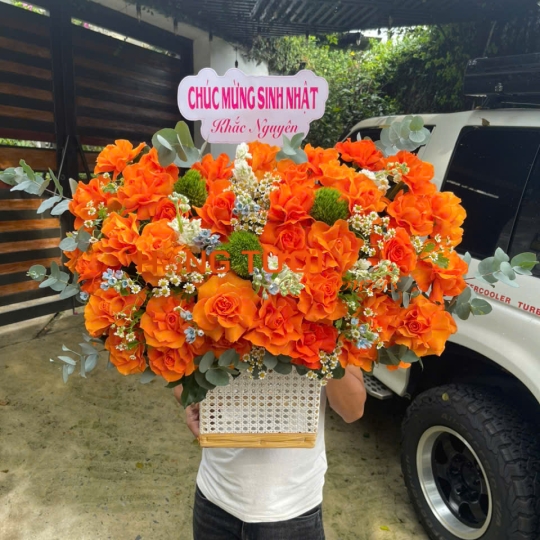 Giỏ Hoa Tươi Hồng Cam Phối Hoa Trắng