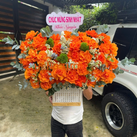 Giỏ Hoa Tươi Hồng Cam Phối Hoa Trắng