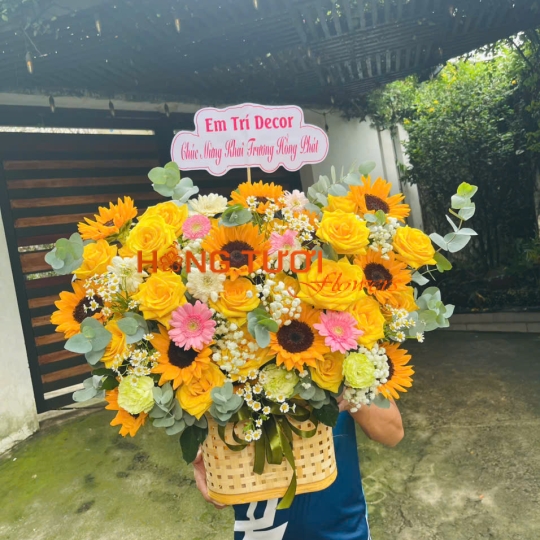 Giỏ Hoa Tươi Hướng Dương Phối Hồng Vàng Và Đồng Tiền