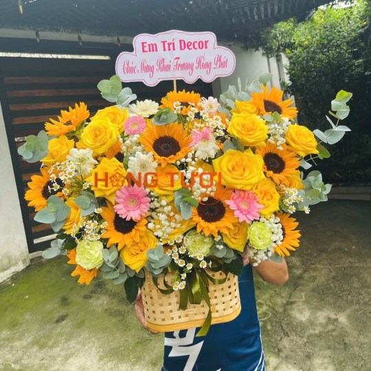 Giỏ Hoa Tươi Hướng Dương Phối Hồng Vàng Và Đồng Tiền