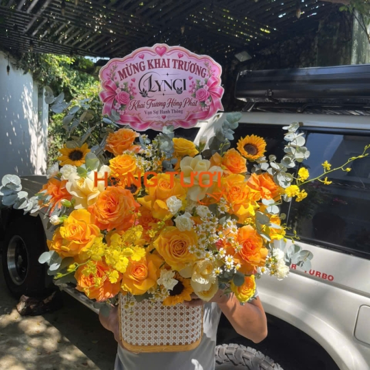 Giỏ Hoa Tươi Vàng Cam Phối Hướng Dương
