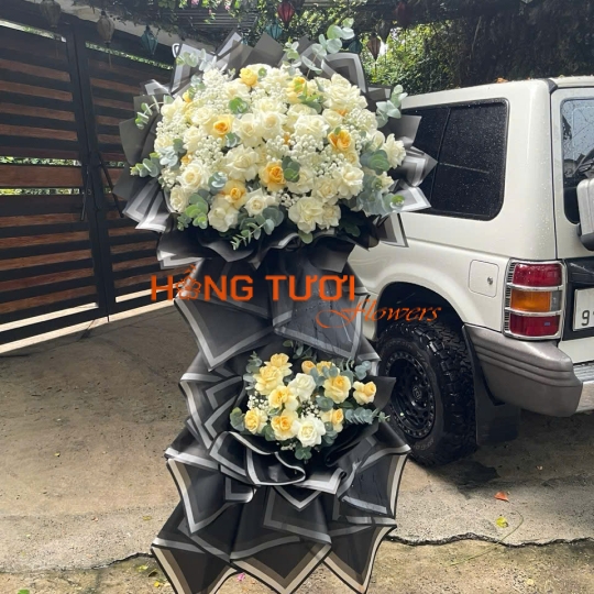 Kệ Hoa Chia Buồn Hồng Kem Phối Giấy Đen Hai Tầng