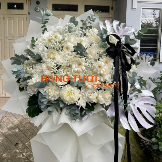Kệ Hoa Chia Buồn Trắng Hai Tầng Phối Nơ Đen