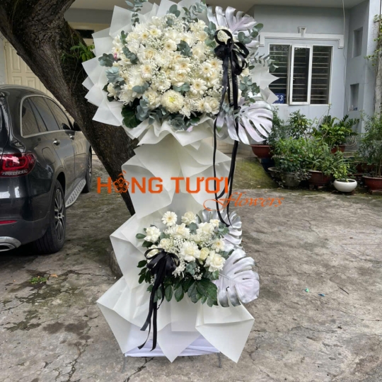 Kệ Hoa Chia Buồn Trắng Hai Tầng Phối Nơ Đen