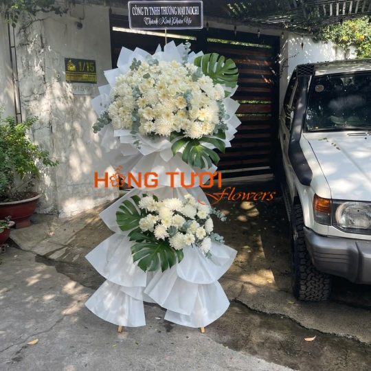 Kệ Hoa Chia Buồn Hai Tầng Trắng Phối Nơ Đen