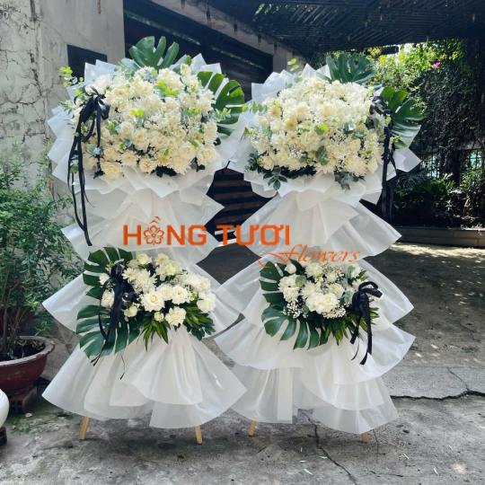 Kệ Hoa Chia Buồn Hai Tầng Trắng Phối Nơ Đen
