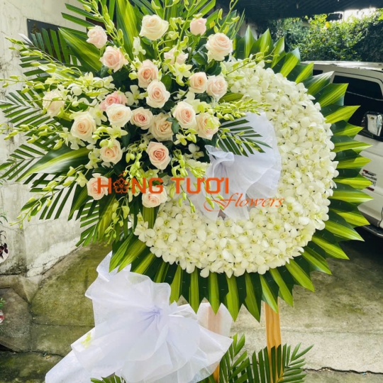 Kệ Hoa Chia Buồn Vòng Lan Trắng Phối Hồng Phấn