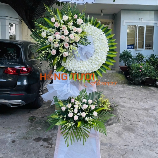 Kệ Hoa Chia Buồn Vòng Lan Trắng Phối Hồng Phấn