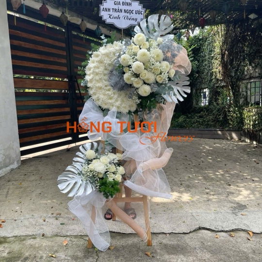 Kệ Hoa Chia Buồn Vòng Trắng Phối Hồng Kem Hai Tầng