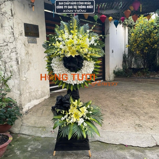 Kệ Hoa Chia Buồn Vòng Tròn Phối Ly Vàng Nhạt