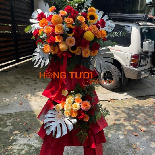 Kệ Hoa Tươi Hai Tầng Đỏ Cam Phối Hướng Dương