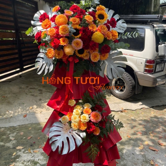 Kệ Hoa Tươi Hai Tầng Đỏ Cam Phối Hướng Dương