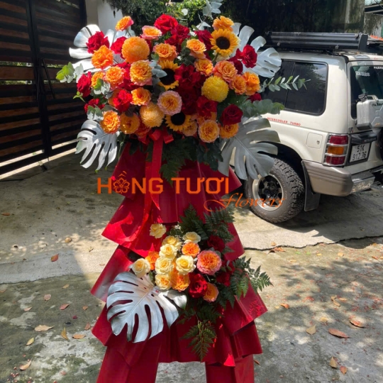 Kệ Hoa Tươi Hai Tầng Đỏ Cam Phối Hướng Dương
