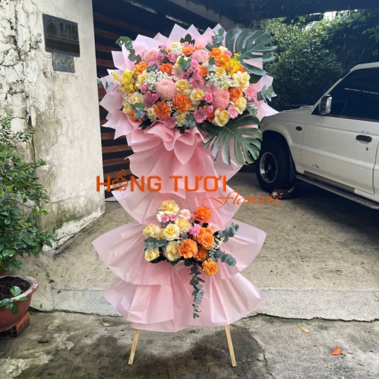 Kệ Hoa Tươi Hai Tầng Hồng Pastel Phối Hoa Hồng Cam