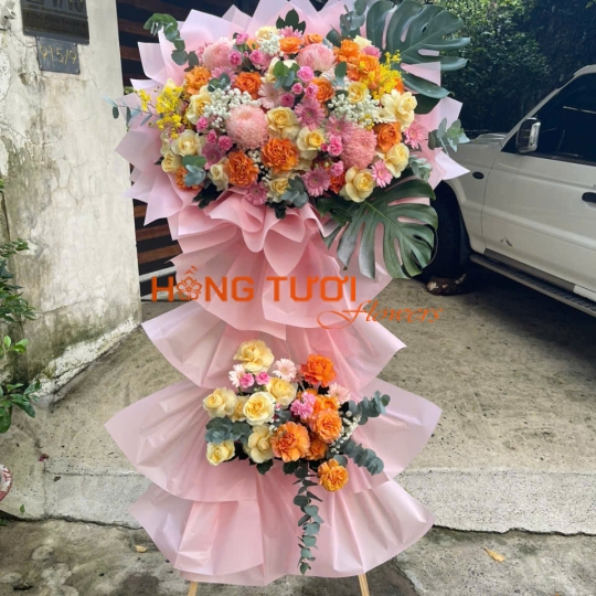 Kệ Hoa Tươi Hai Tầng Hồng Pastel Phối Hoa Hồng Cam